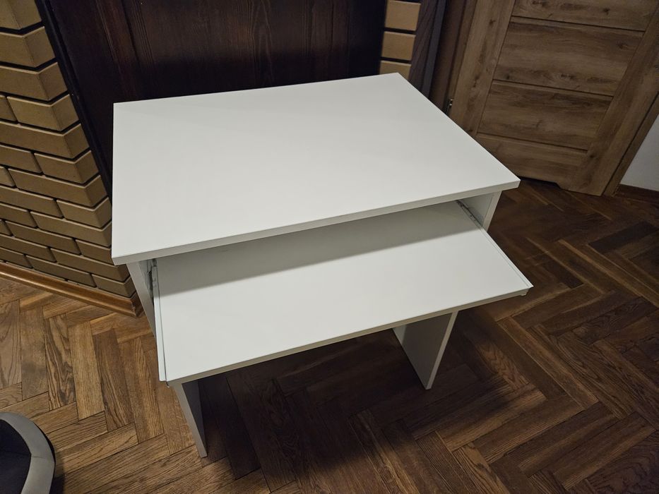 Biurka komputerowe młodzieżowe