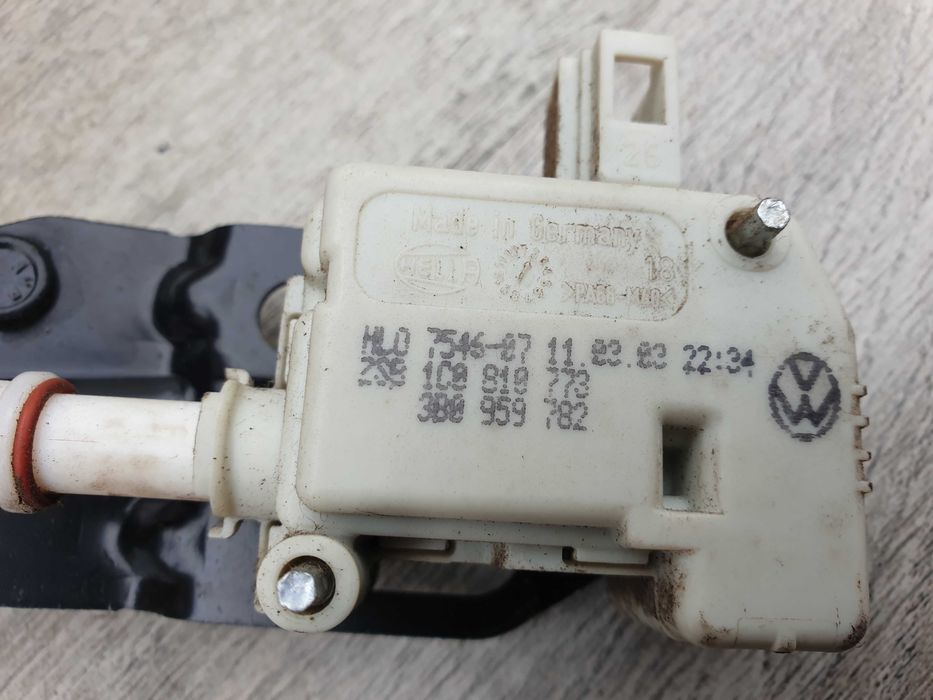 Audi TT 8N Klapka wlewu paliwa