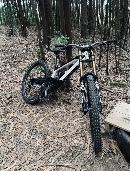 YT TUES CF PRO