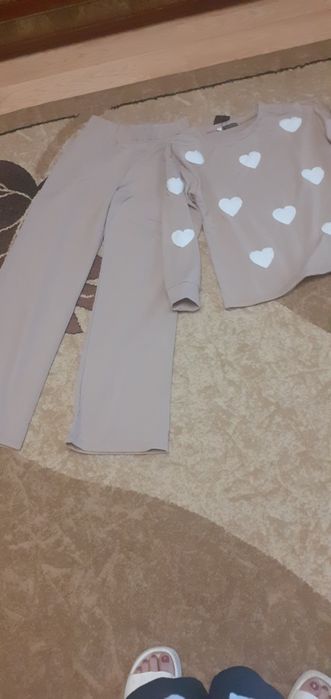 Продам  спортивный костюм  48р  новый