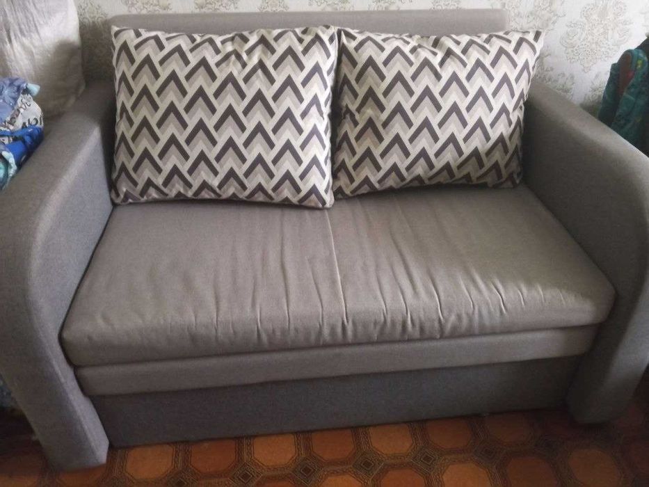 Продам компактный диван (софа, тахта)