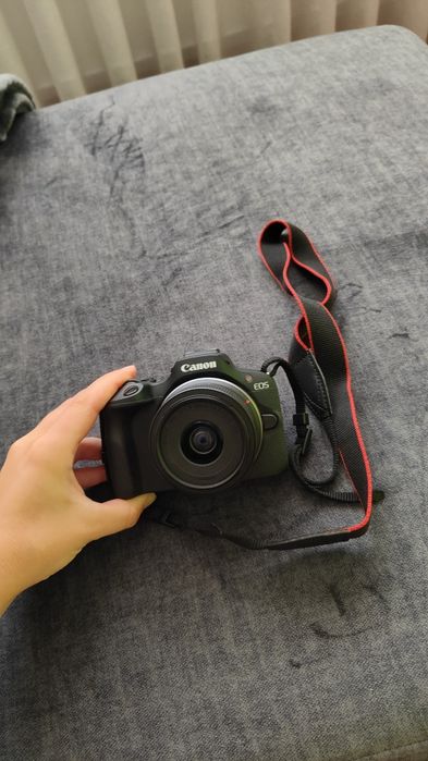 Máquina Fotográfica Canon EOS R100