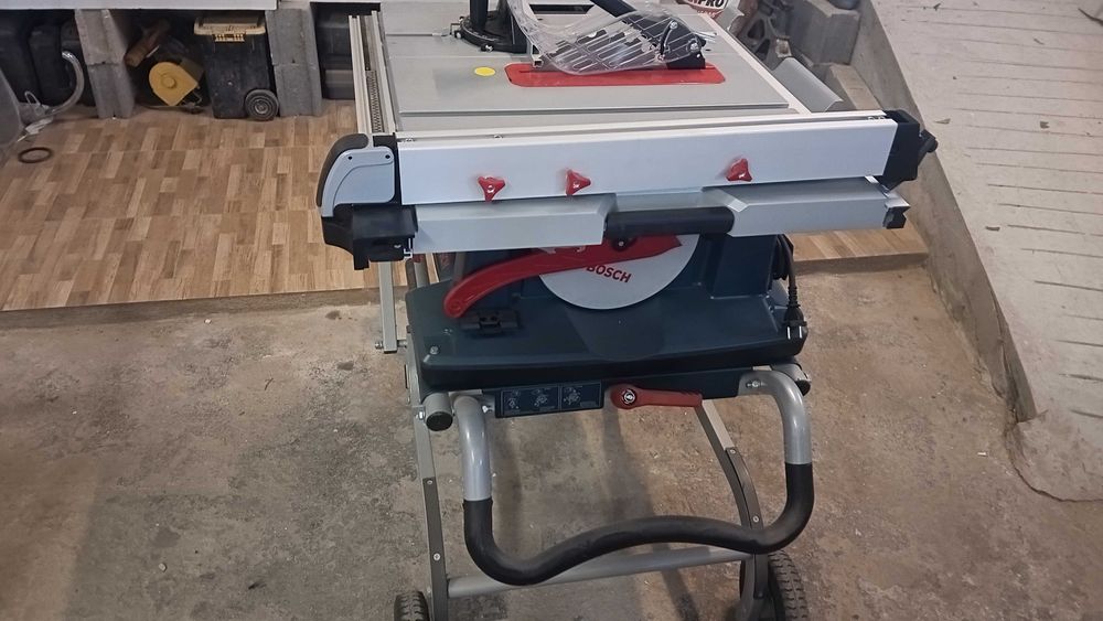 Máquina de corte de madeira