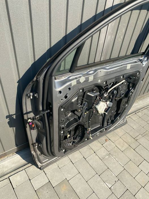 Porsche cayenne 958 двері передні праві lm7w