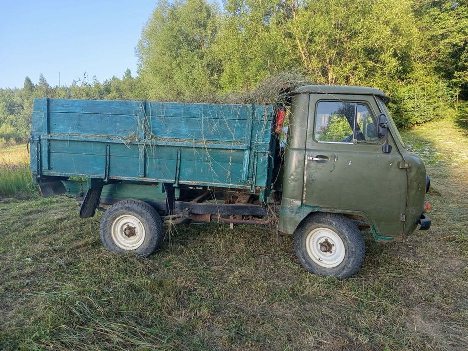 Продам УАЗ бортовий