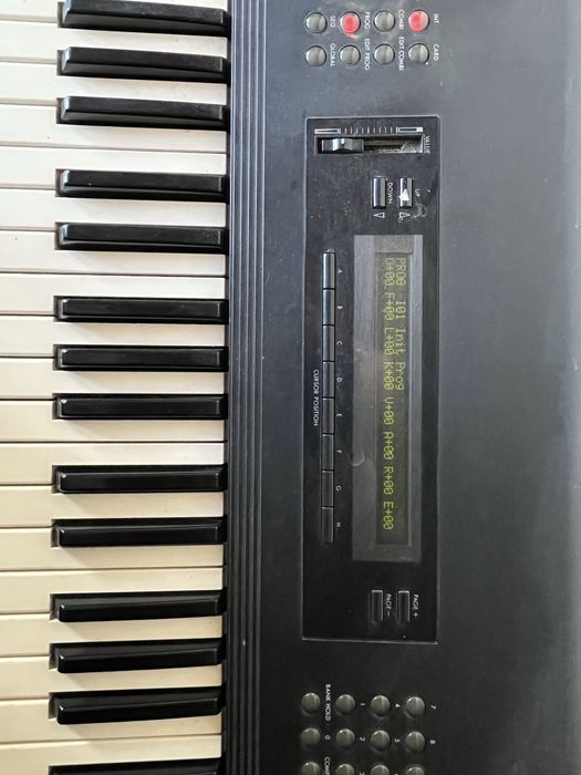 Sintetizador teclado KORG M1