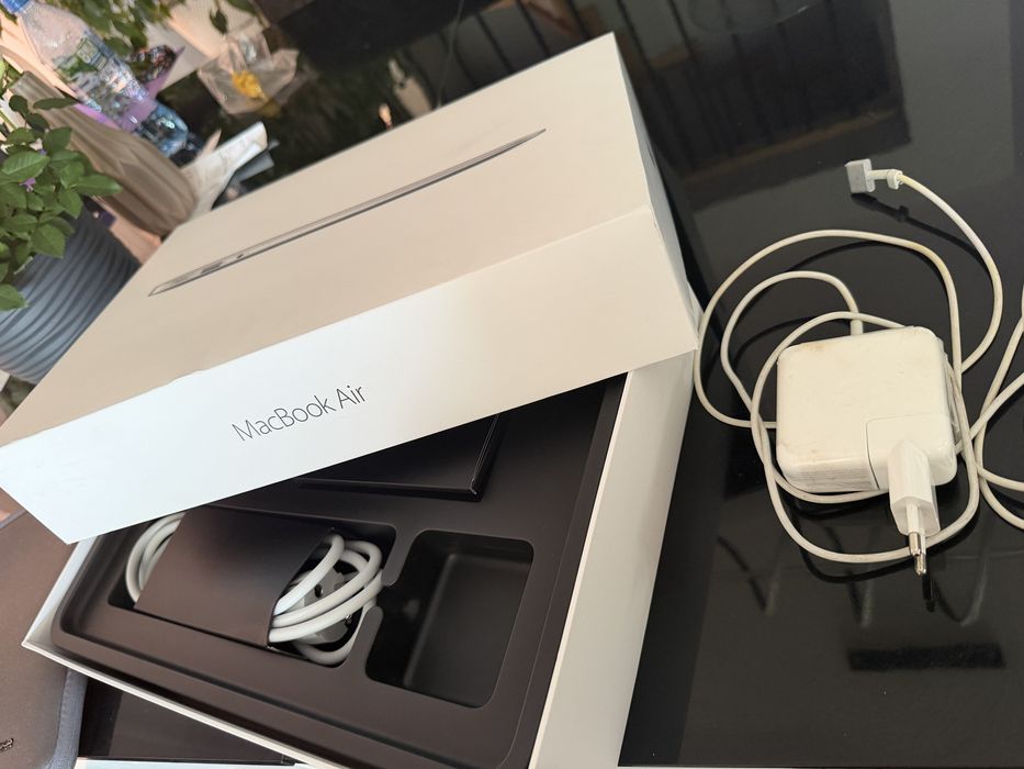 MacBook Air 13-calowy 2015r model A1466