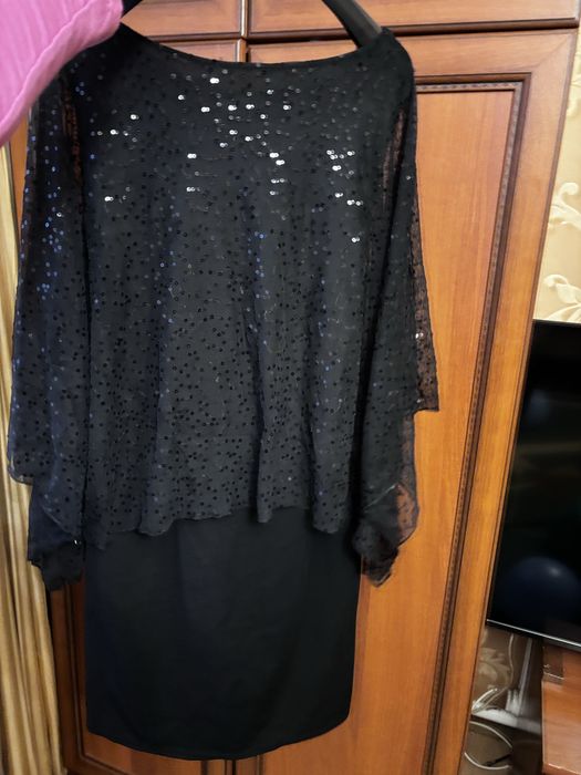 Жіноча сукня з паєтками