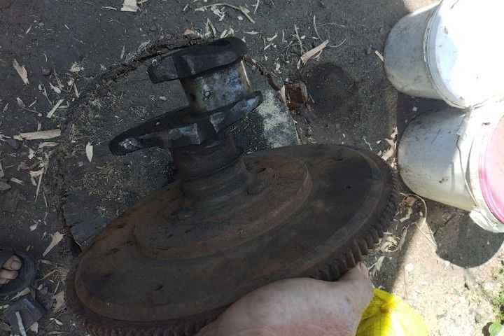 Продам шийку коленвала двигателя Газ , Волга