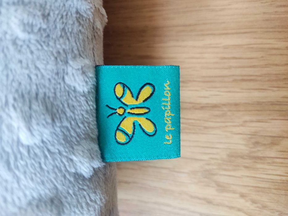 Szara poduszka kot Le Papillon