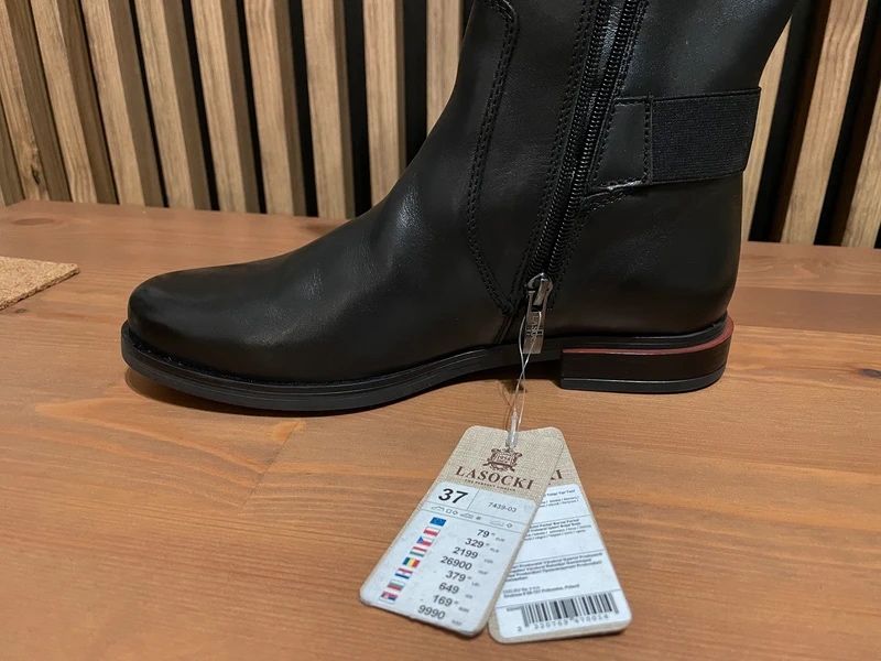 Nowe skórzane czarne kozaki Lasocki 37