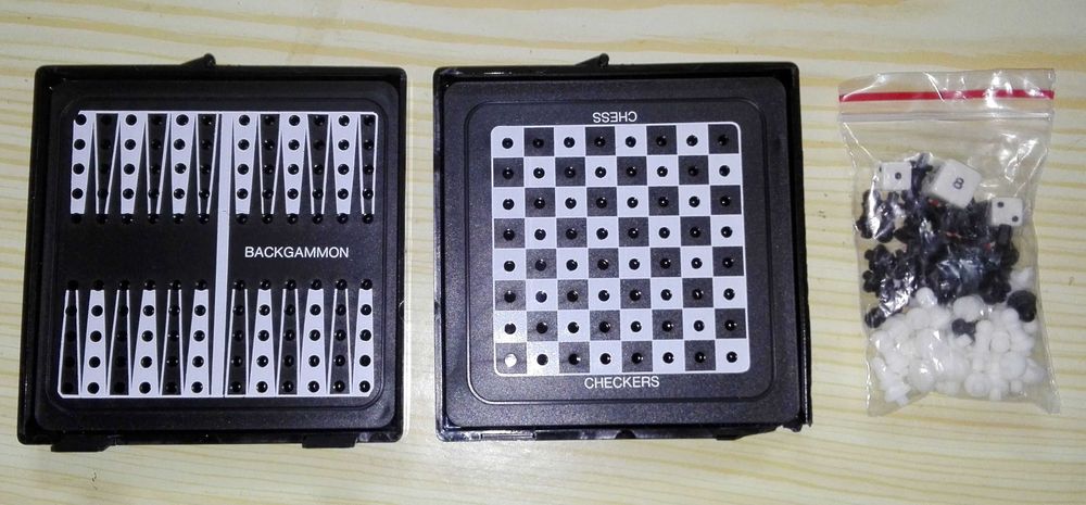 Caixa com tabuleiros de jogo Chess e Backgammon64750656200195121