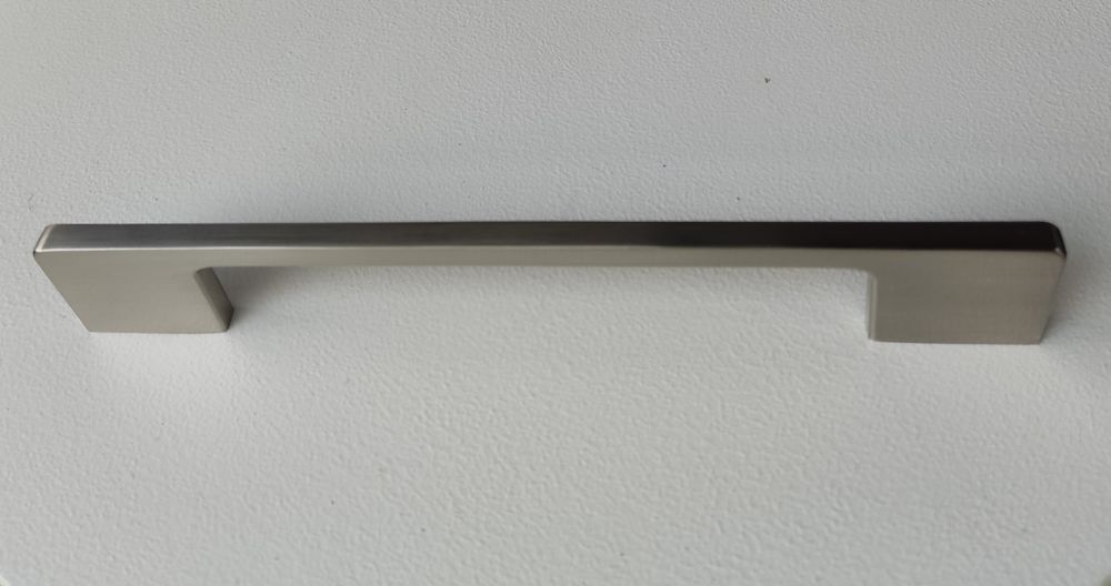 9 Puxadores para armários de cozinha ou outros móveis - NOVOS