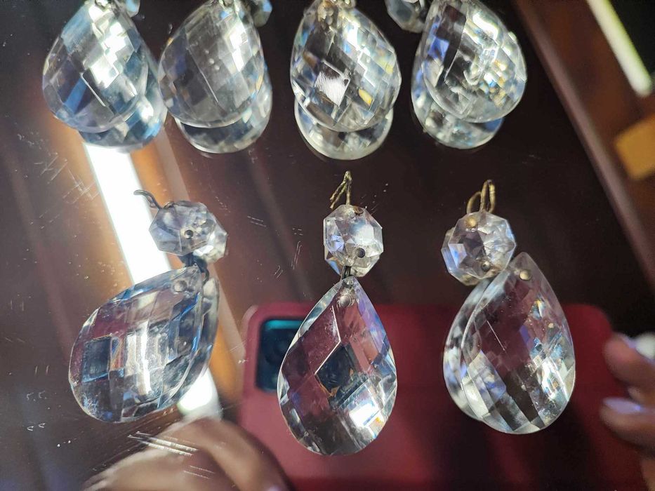 Stare kryształki szklane migdałki wys.6,4 cm.cena za 1 sztukę