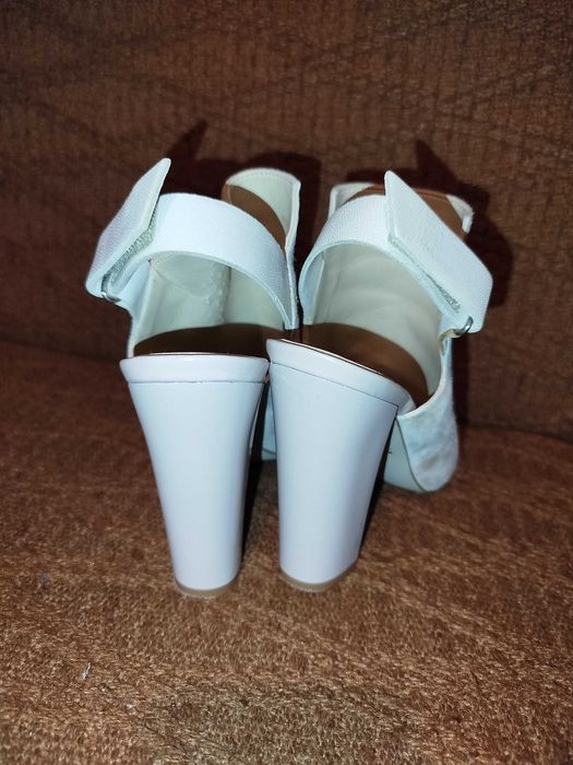 Sandały beżowe Sala r. 36