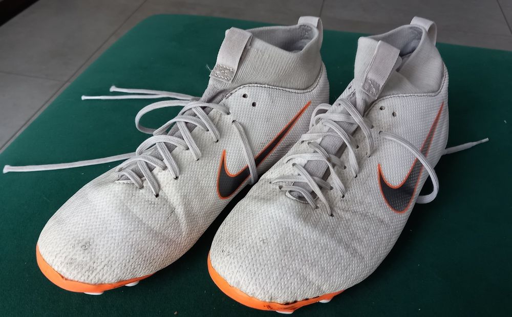 Buty piłkarskie, lanki