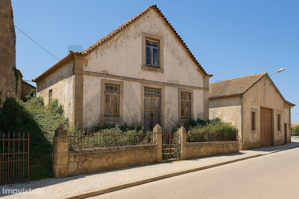 Moradia para recuperacão no centro de Figueira Castelo Rodrigo