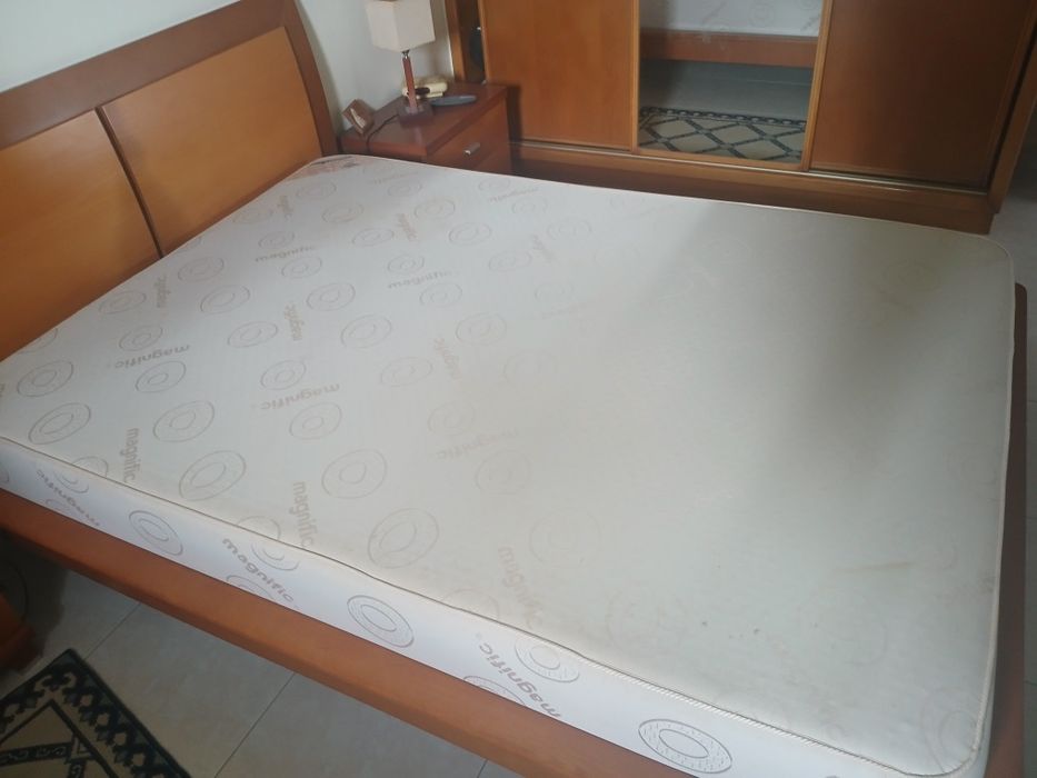 Colchão de casal marca magnific.