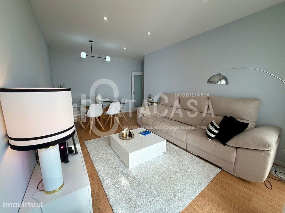 Apartamento T3 Duplex no centro de Esgueira para venda