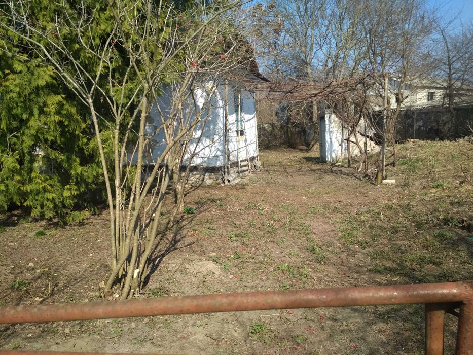 Продам стару хату із великою земельною ділянкою в с.Боремель