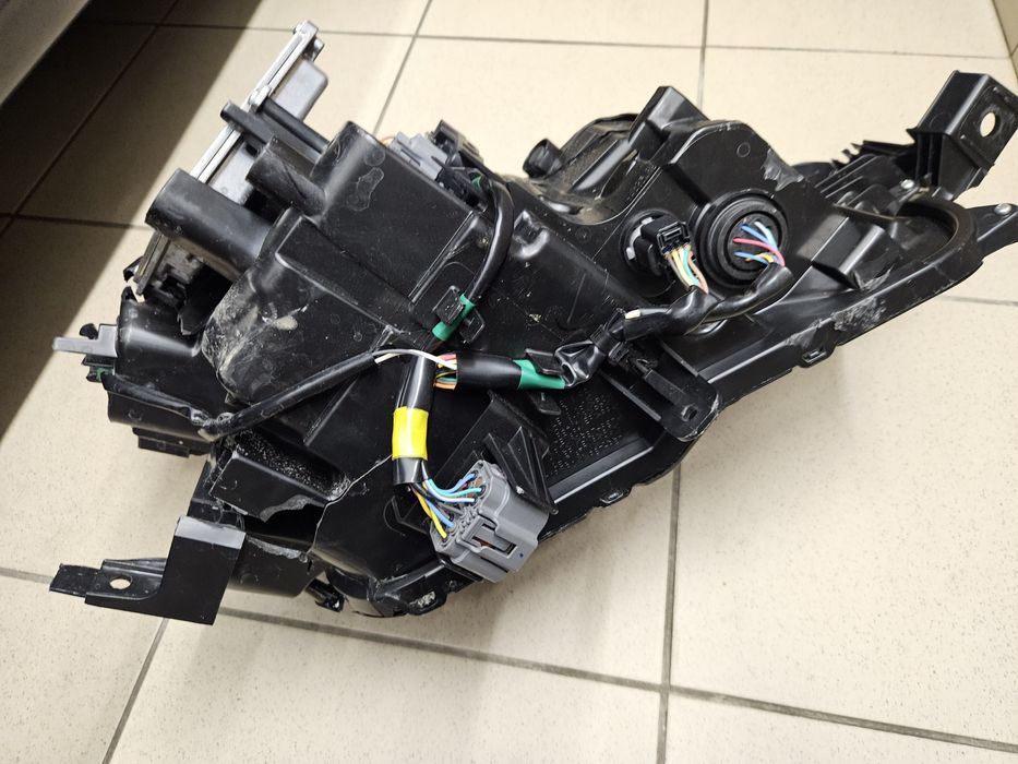 Reflektor lampa Cx-30 lewa