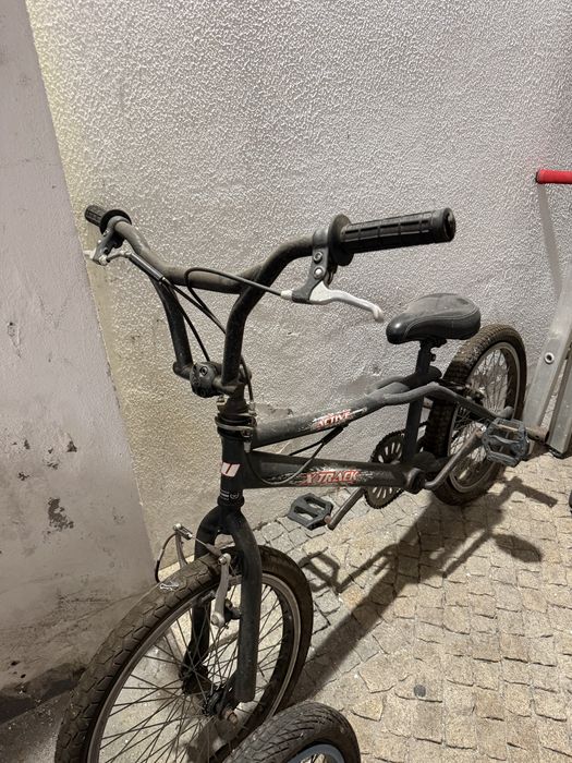 Bicicleta bmx preta