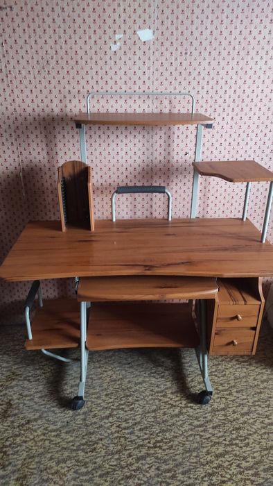 Срочно! Стол компьютерный