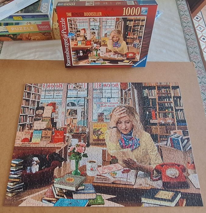 Puzzle 1000 Peças Ravensburger   -   The Bemused Bookseller
marca Ravensburger