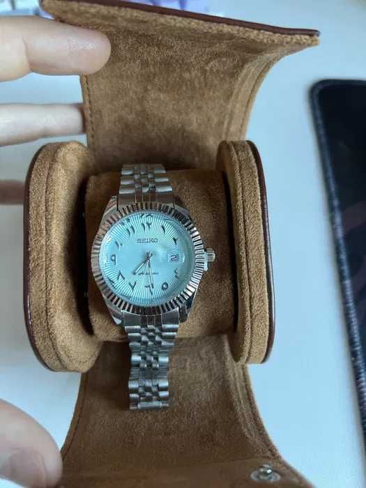 zegarek Seiko Mod z turkusową tarczą