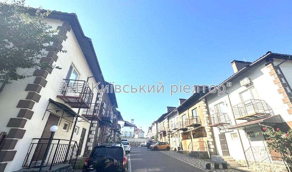 Без% Продається Таунхаус, с. Ходосівка, вул. Кобзаря, 18-Е.