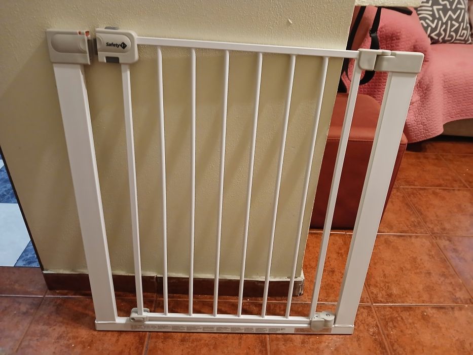 Portão de segurança em metal para crianças  ou animais