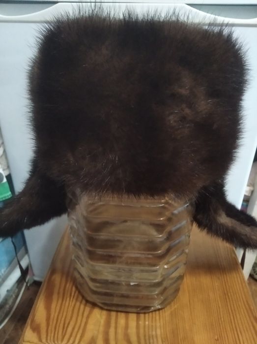 шляпи та шапки .