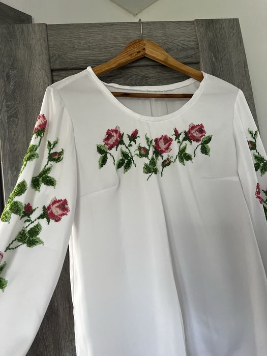 Вишиванка вишита бісером