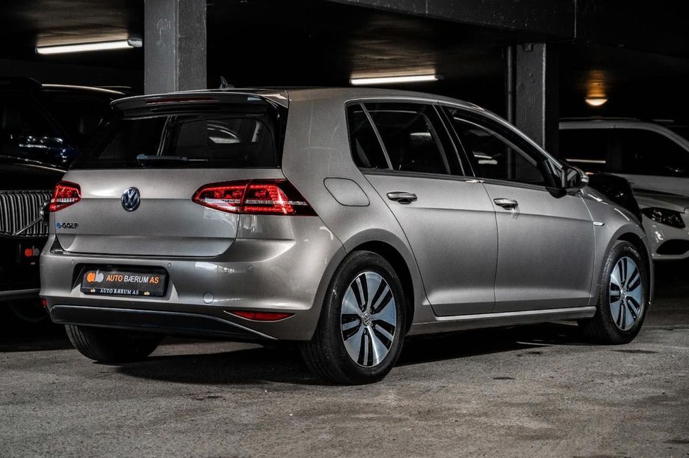 Volkswagen E-Golf 2015 року з Європи