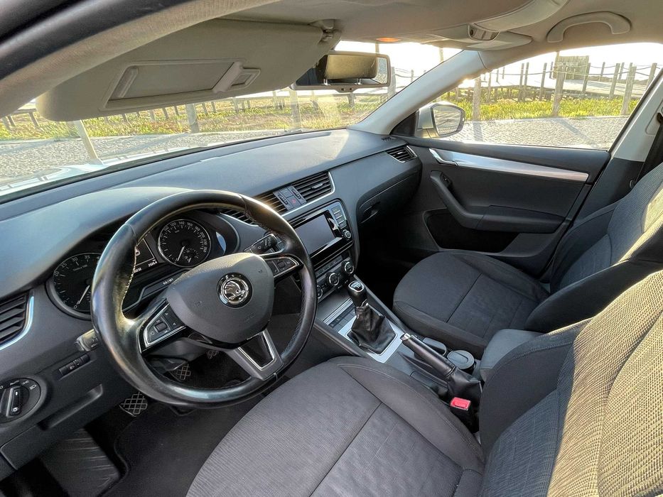 Škoda Octavia Break 1.6 TDI 105cv · 02/2014 · 230.000 km