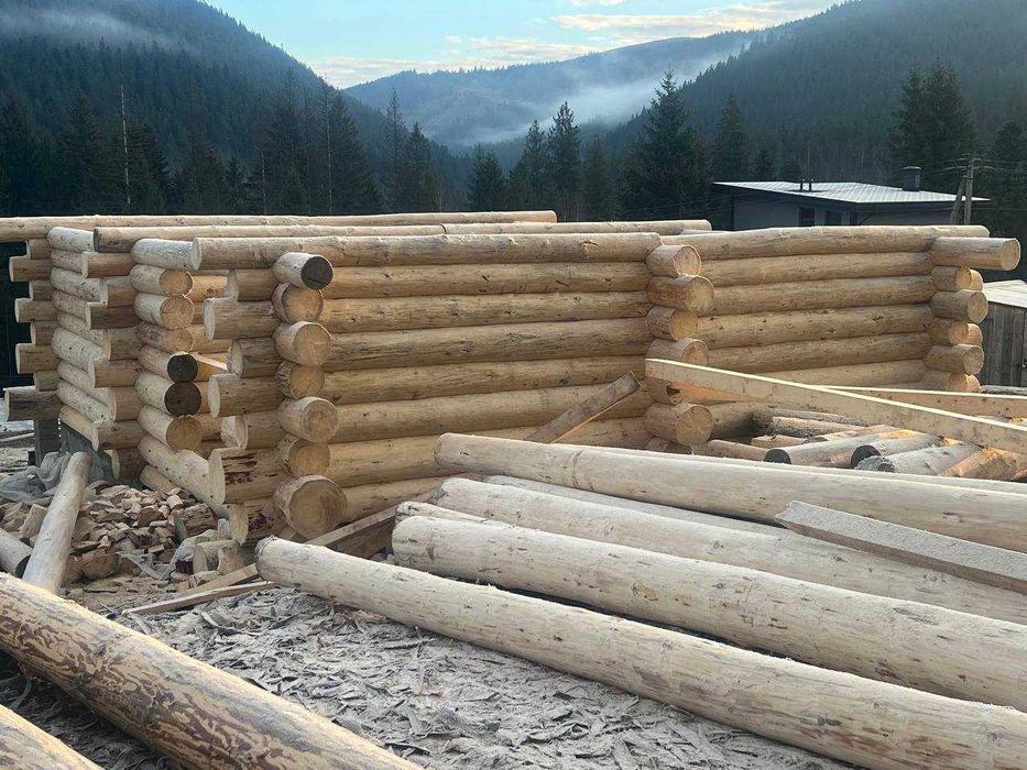 Будиночки в Микуличині — дикий зруб