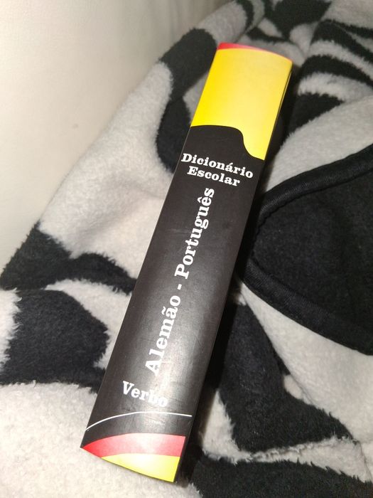 Dicionário Escolar