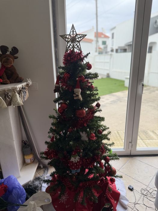 Vende se arvore de natal e bolas e tudo o que tenha a ver com natal