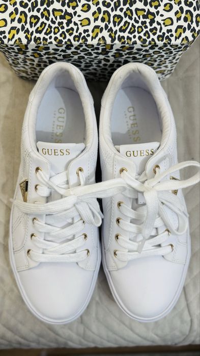 Buty Guess białe sneakersy - nowe