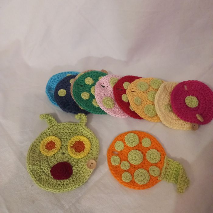 Jogo da minhoca feita à mão em croché