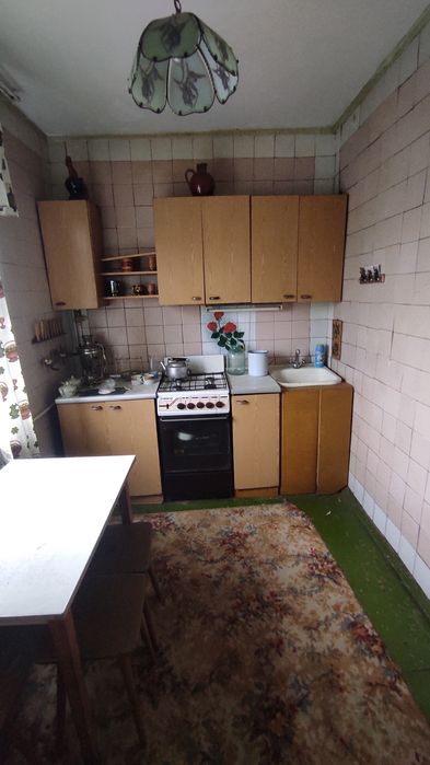 Продам 3 комн квартиру с холлом в центре Верхнеднепровска
