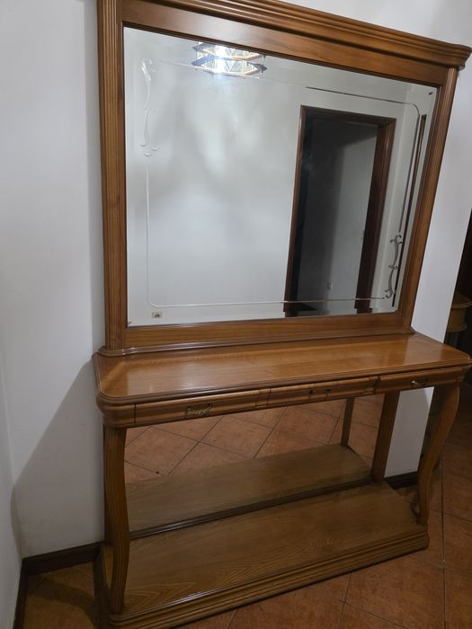 Móvel com espelho
