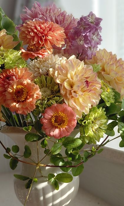 Букет з сезоних квітів