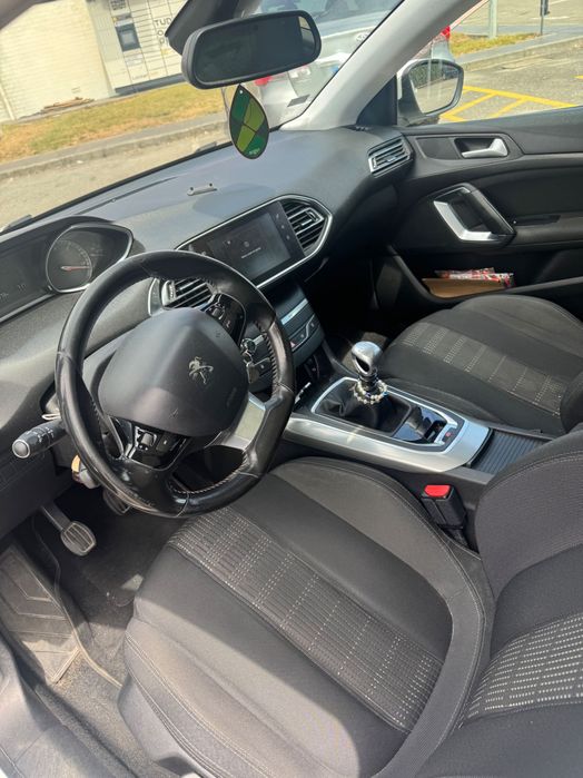 Peugeot 308 — fotografia 5