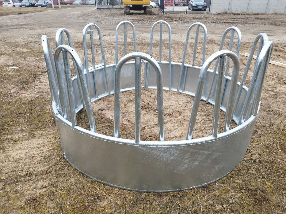 Paśnik dla koni lub bydła, trzody okrągły 9 / 12 / 18 stanowisk, ocynk