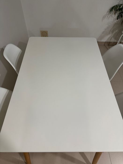 Conjunto Mesa e cadeiras