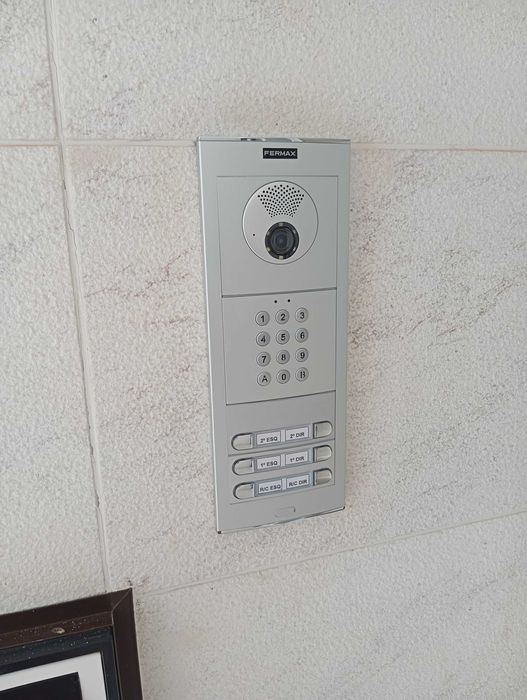 Vídeoporteiro Prédio, Condomínio, e Moradia Em Carnaxide
