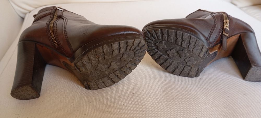 Botas castanha de salto alto Uterque