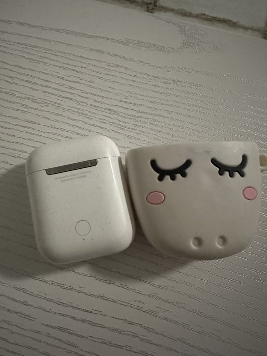 AirPods-1 та AirPods-2