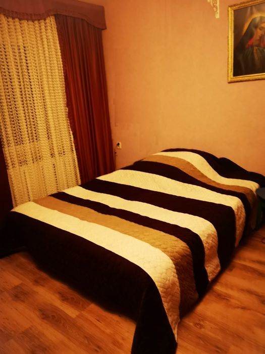 Nakrycie, narzuta na łóżko. Wym.nakrycia 245 cm x 253 cm.